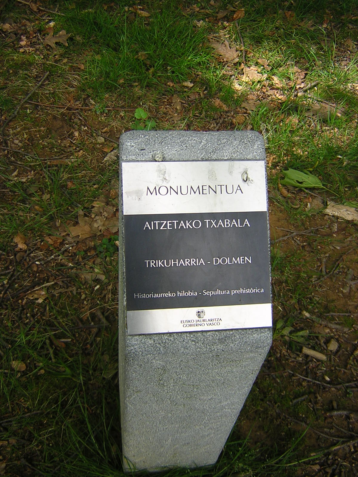 Dolmen Aitzetako txabala Trikuharria