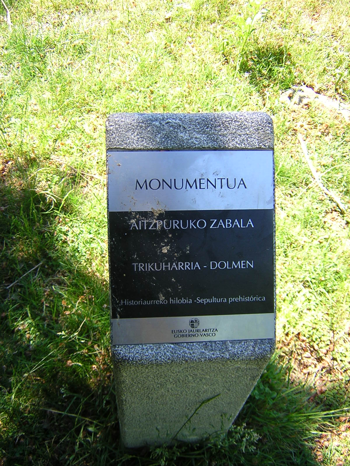 Dolmen Aitzpuruko zabala Trikuharria